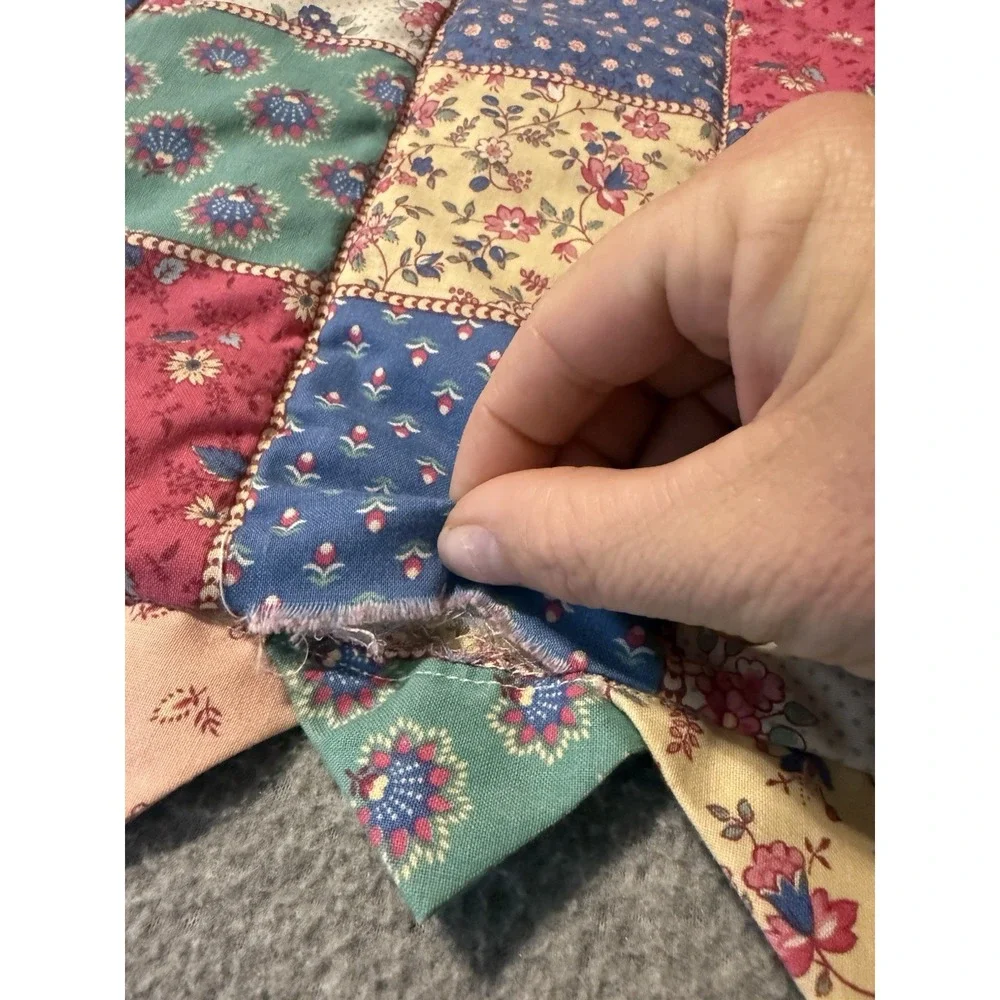 Handmade Patchwork Wall Lap Quilt Scalloped Prairie-Point Edge Cottage Granny